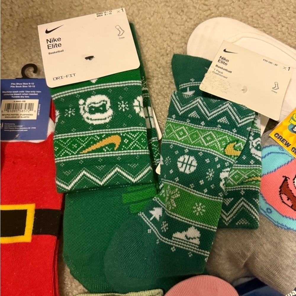Huge bundle Of Random Socks - Picture 4 of 5